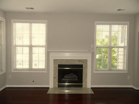 3rd image of 4667 Longstreet Ln APT 205