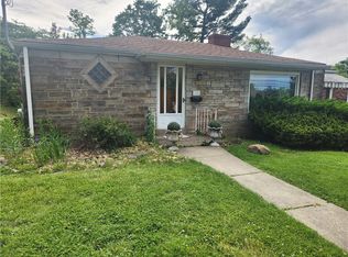 119 Arla Dr, Pittsburgh, PA 15220