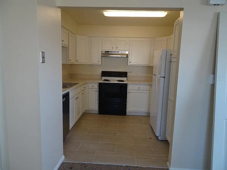 2041 Meadow Dr #4 — Photo 7