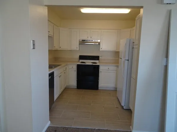 2041 Meadow Dr APT 6, Longmont, CO 80501