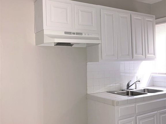4th image of 431 Dawson Ave APT 02