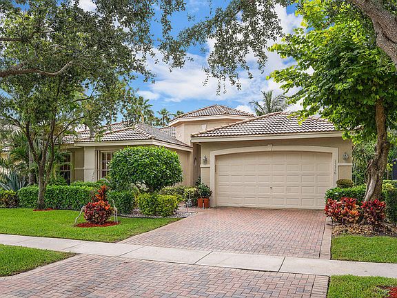 2nd image of 13316 Alhambra Lake Cir