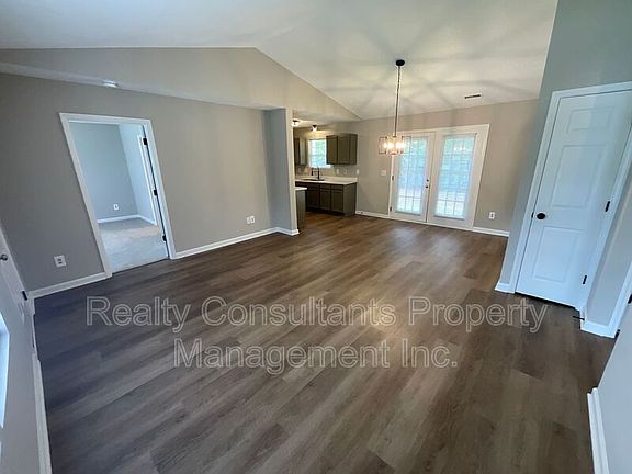 5th image of 2711 Ingleside Dr