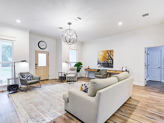 5th image of 234 Pinehurst Dr