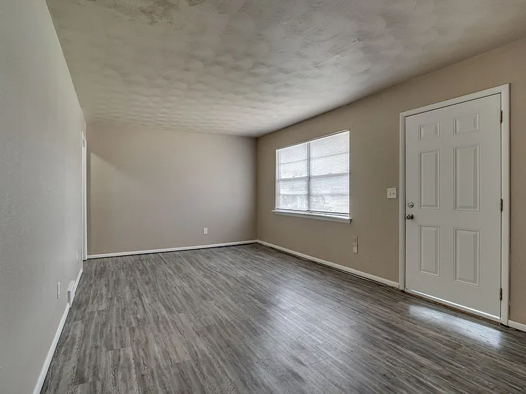 3005 SW 52nd Pl — Photo 6