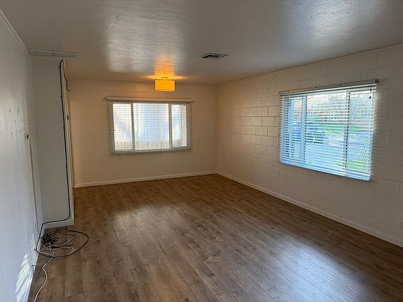 4th image of 241 Sandburg Dr