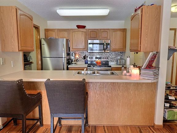 3rd image of 832 Lambton Ave #4