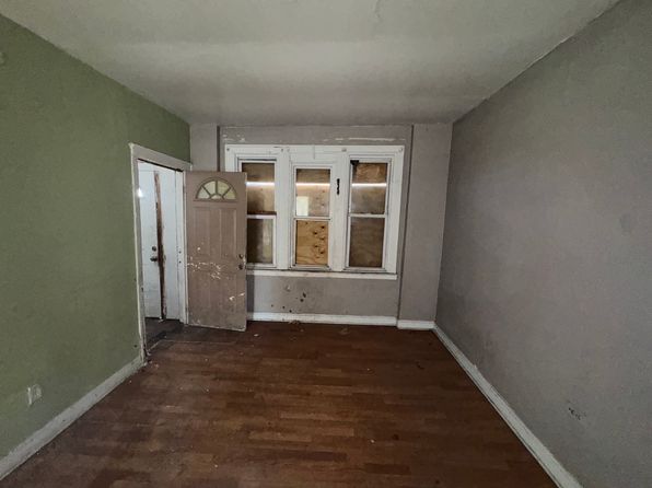 chicago-illinois-2120522629 picture