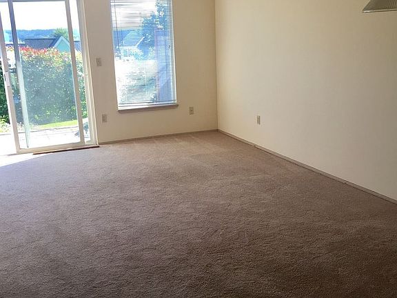 4th image of 155 NE Myreboe St #5E