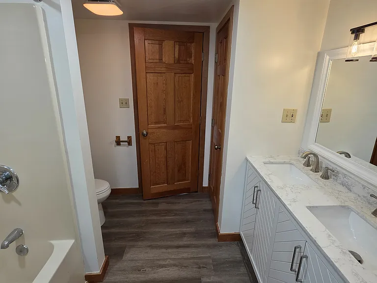 211 Main St — Photo 2