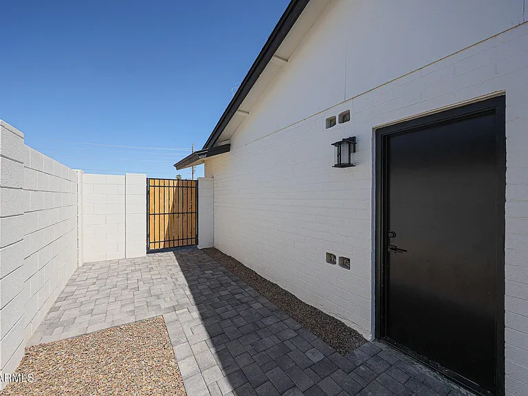 11202 N 43rd Dr — Photo 29
