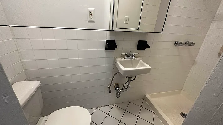 Rented by HOLTON REAL ESTATE INC. | media 12