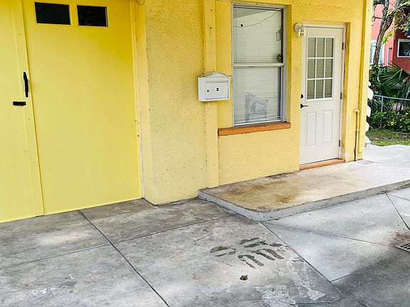3rd image of 212 Glenview Blvd