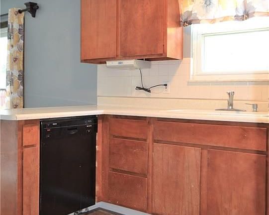 5th image of 3605 Dick St