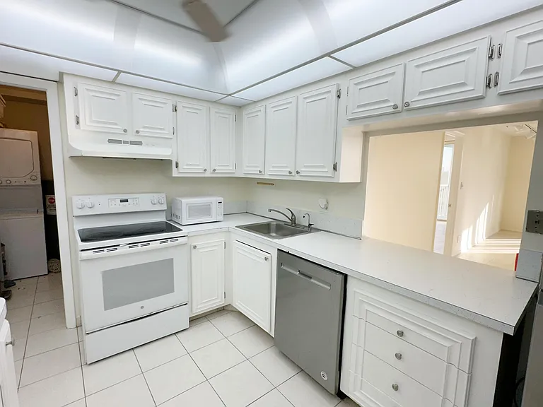 5301 NW 2nd Ave #401 — Photo 9