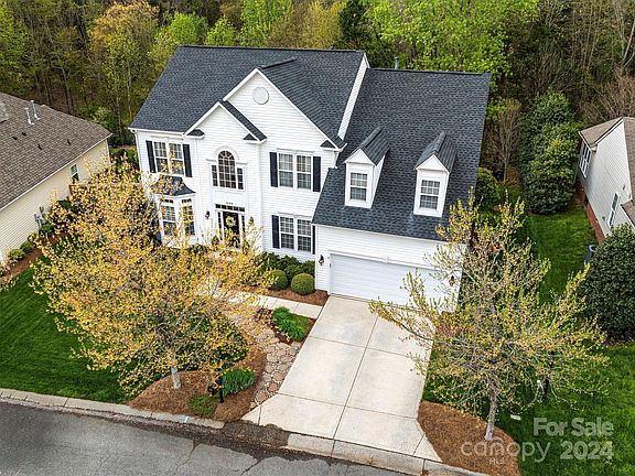 3rd image of 2100 Southridge Dr