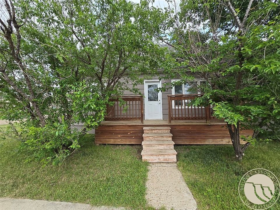 1st image of 302 S 8th St E