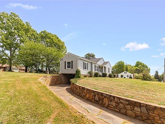 3rd image of 5825 Reynolda Rd