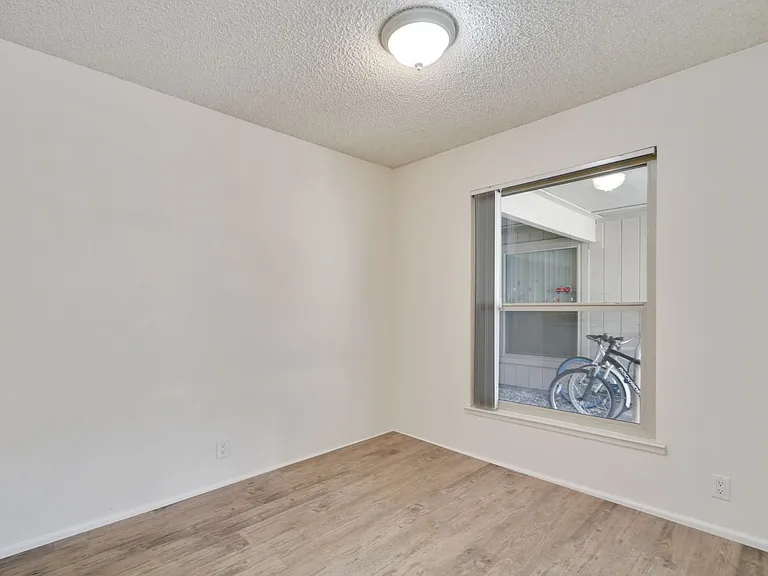 Clubside Apartments — Photo 6