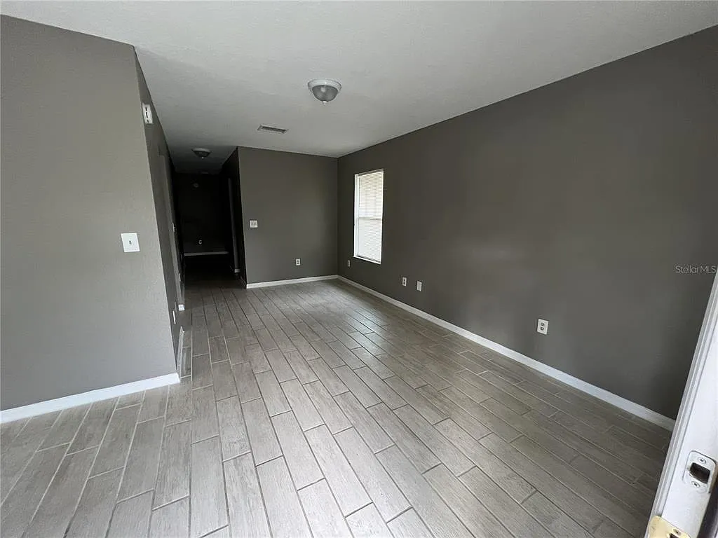 3 bed, 2.0 bath, 1000 sqft, $1,329 — Photo 2