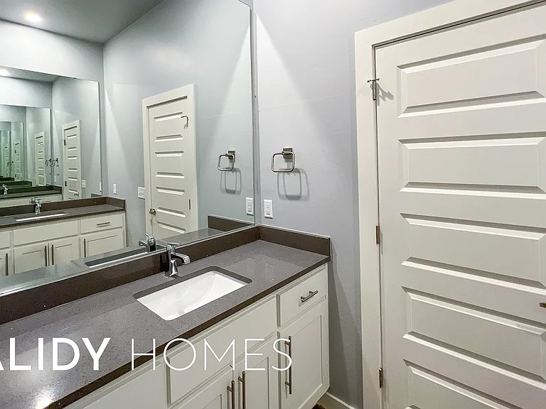 435 Remington Ave — Photo 17