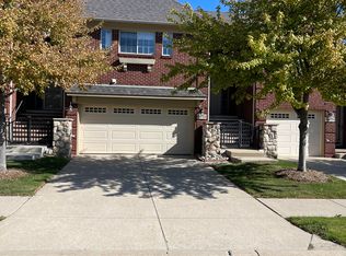 16713 Kensington Dr, Macomb, MI 48044