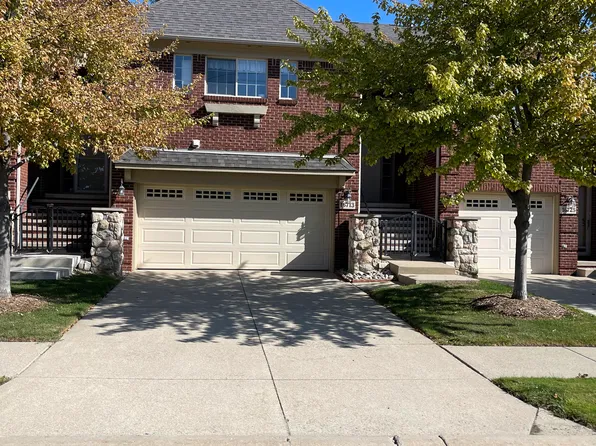 16713 Kensington Dr, Macomb, MI 48044