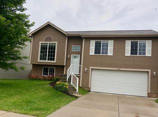 16917 Redman Ave, Omaha, NE 68116