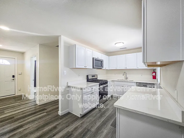 1339 E Glenrosa Ave — Photo 2