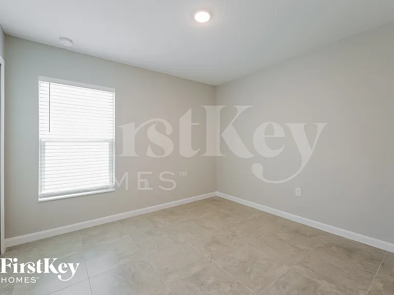 702 Yeager Ct — Photo 11
