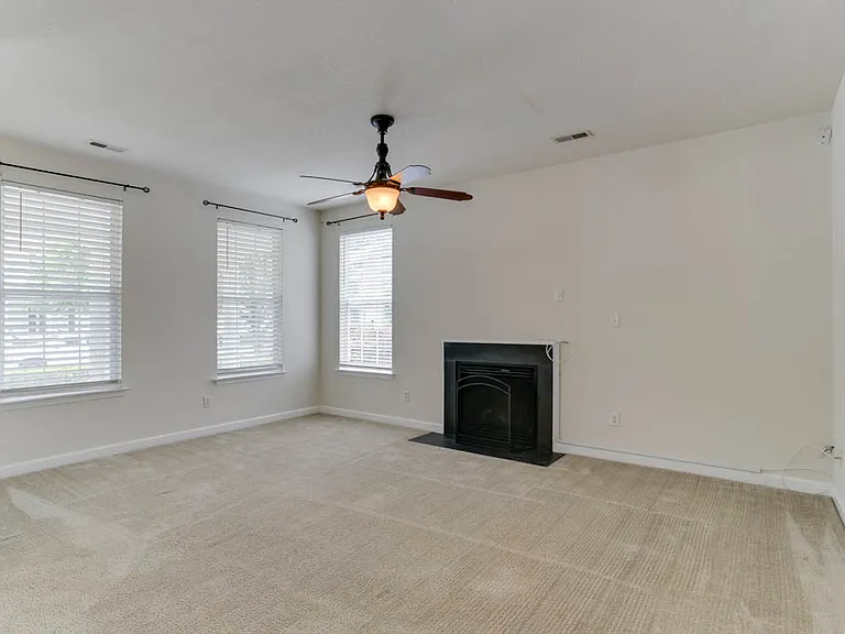 528 Normandy St — Photo 7