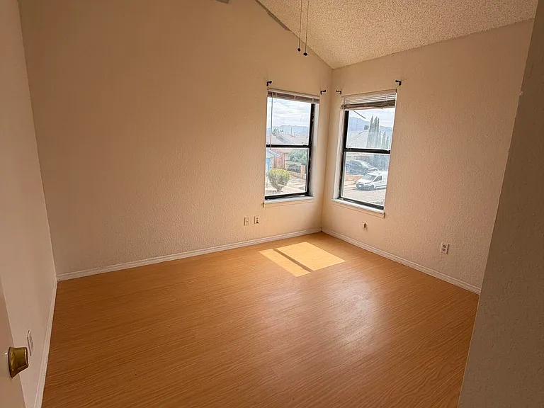 10901 Joe Dimaggio Cir — Photo 15