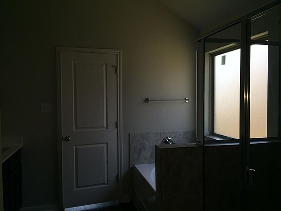 4th image of 5619 Blackstone Dr