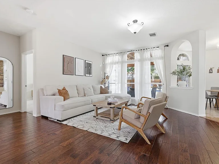 2707 Rochelle Dr — Photo 6
