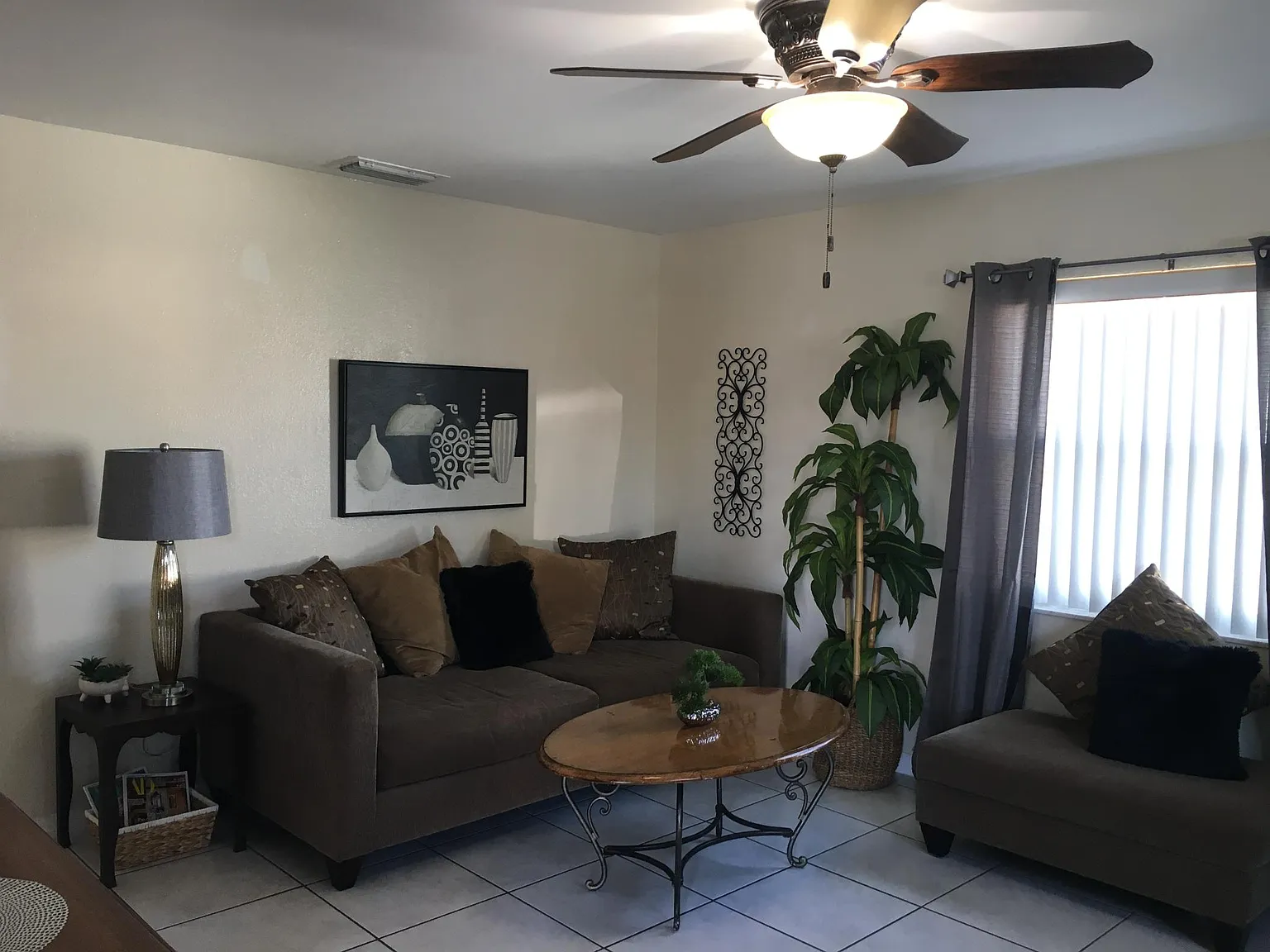 4 bed, 1600 sqft, $2,395 — Photo 3