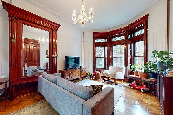 Sold by Compass | media 1