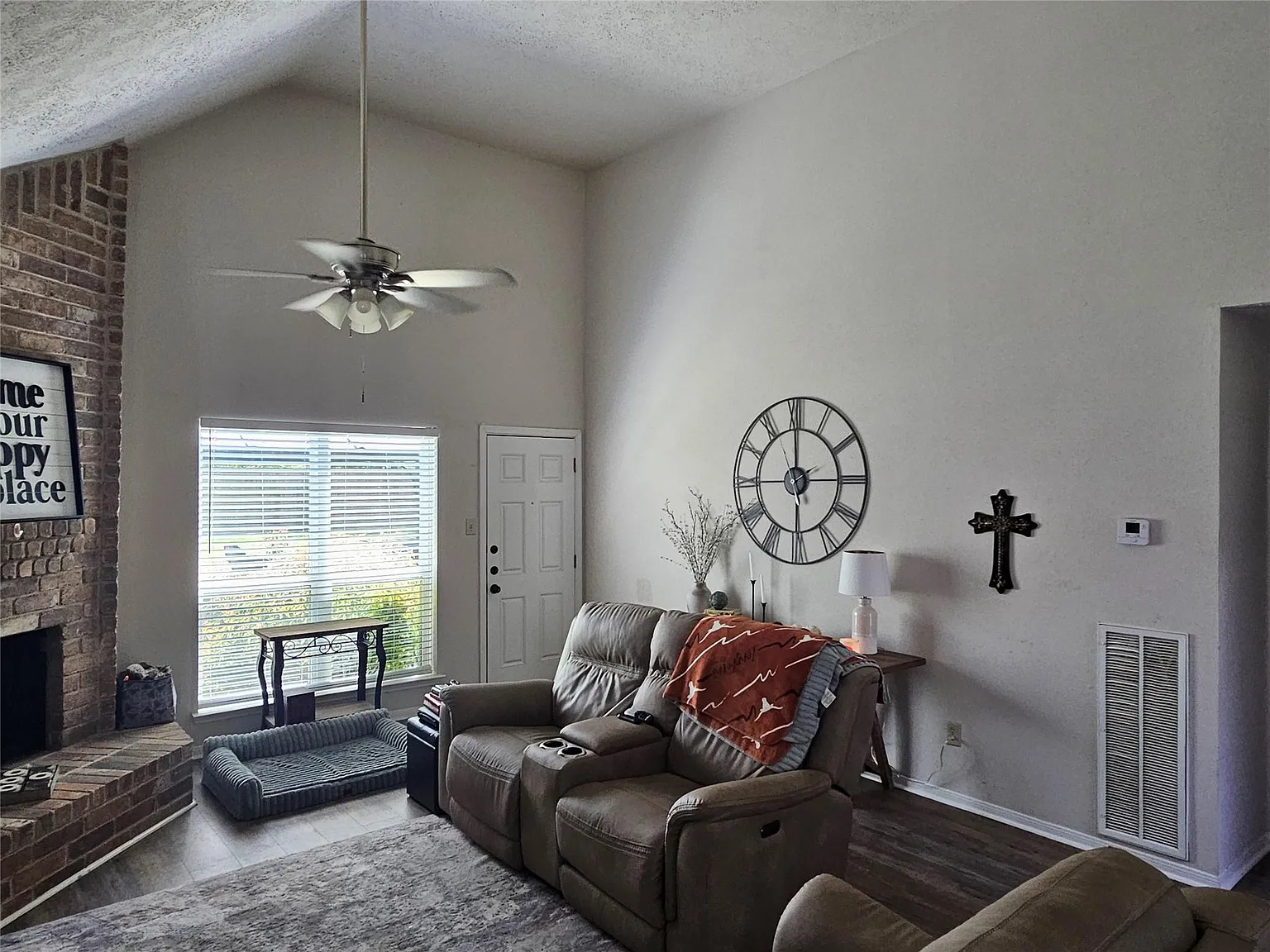 3 bed, 2.5 bath, 1450 sqft, $2,000 — Photo 3