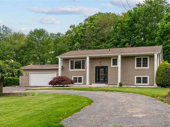 688 Greenville Ave, Johnston, RI 02919