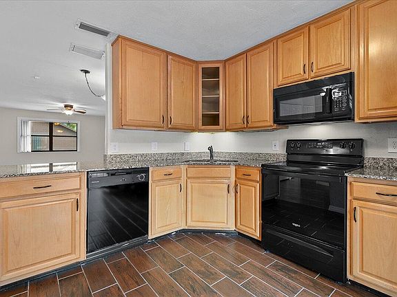 4th image of 325 Pennington Court