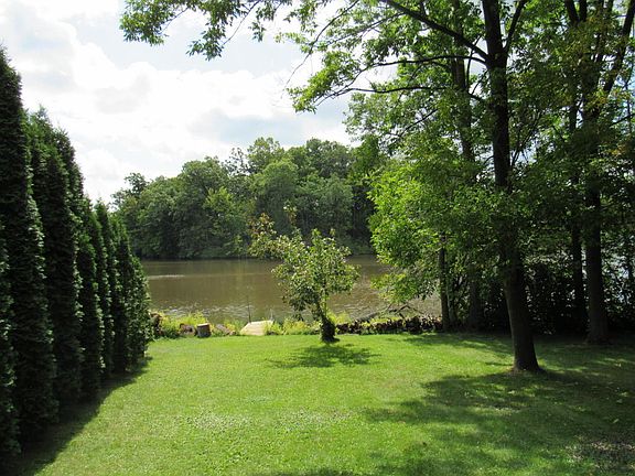 3rd image of 518 Fairview Dr