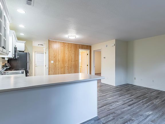 5th image of 3023 Parnell Ave