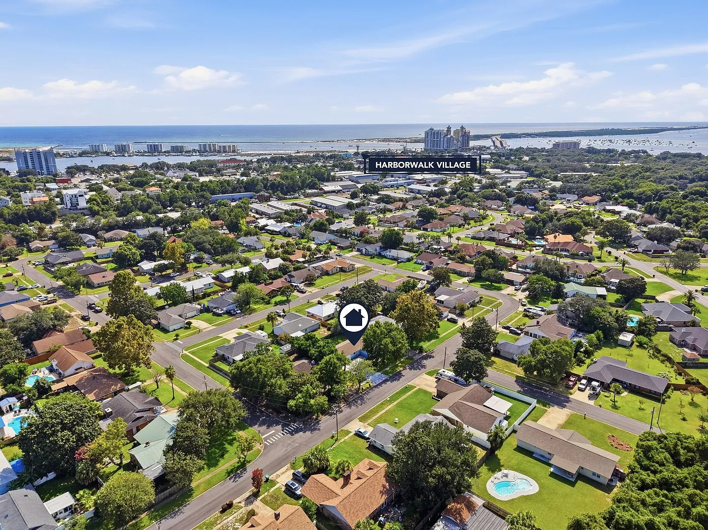 Charming 3 Bedroom Home in the Heart of Destin! — Photo 4
