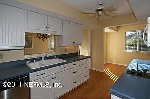 5th image of 62 Phillips Ave