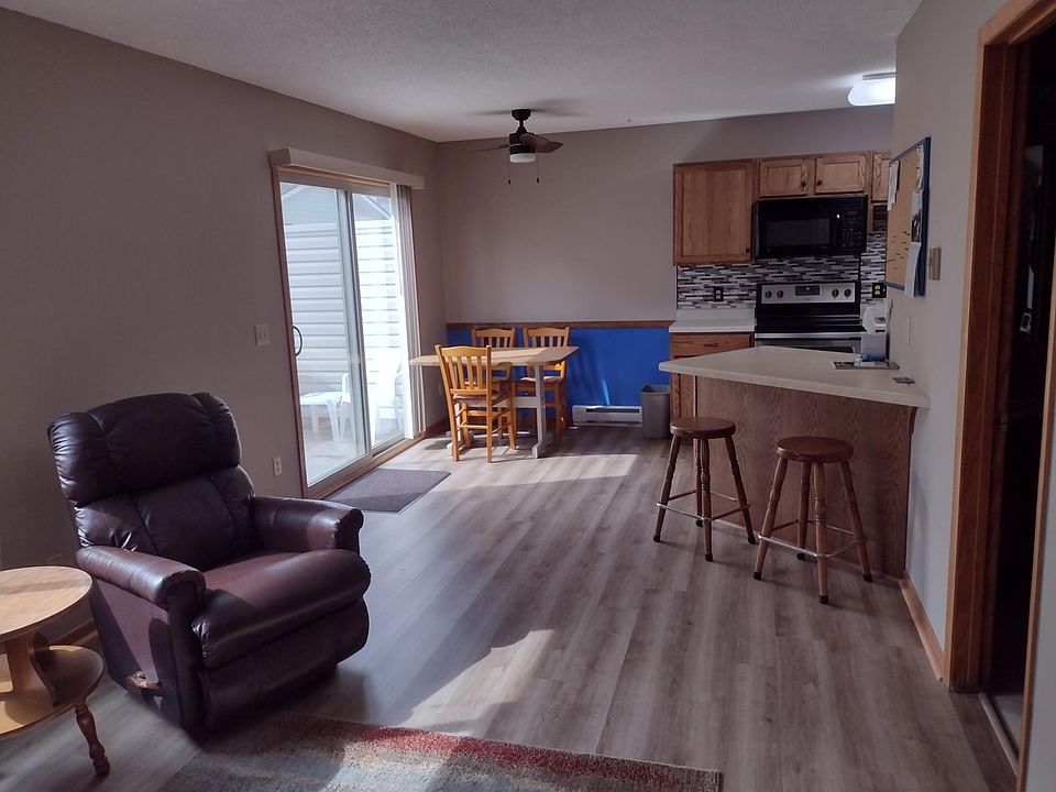 Open concept main level (living, dining, kitchen)