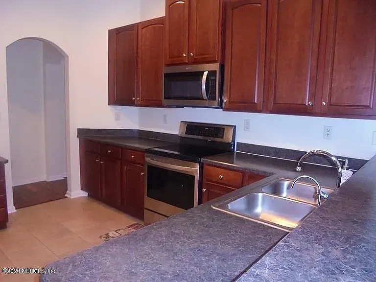 3120 Double Oaks Dr — Photo 5