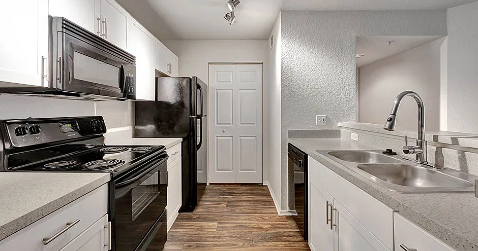 Promenade at Aloma Apartments — Photo 4