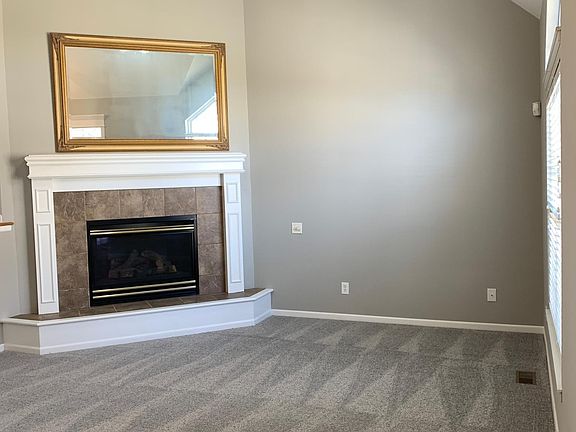 3rd image of 230 NE Chateau Dr