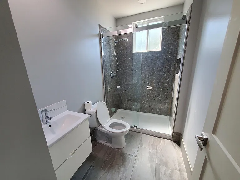 2577 Hillcrest Ave #3 — Photo 1