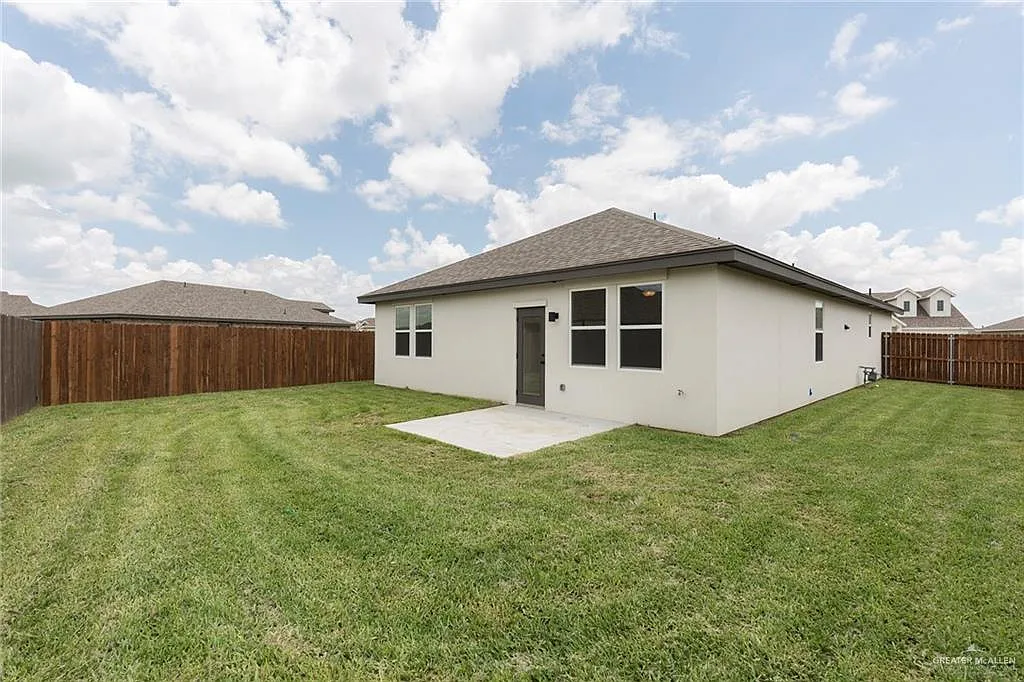 4 bed, 3.0 bath, 1674 sqft, $2,400 — Photo 2