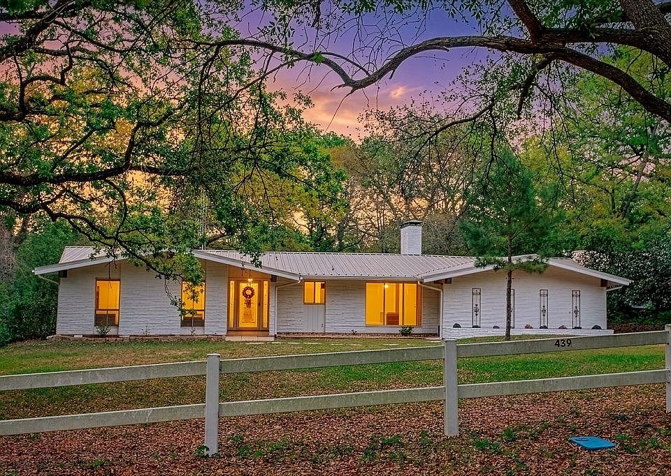 1st image of 439 Lone Star Ln